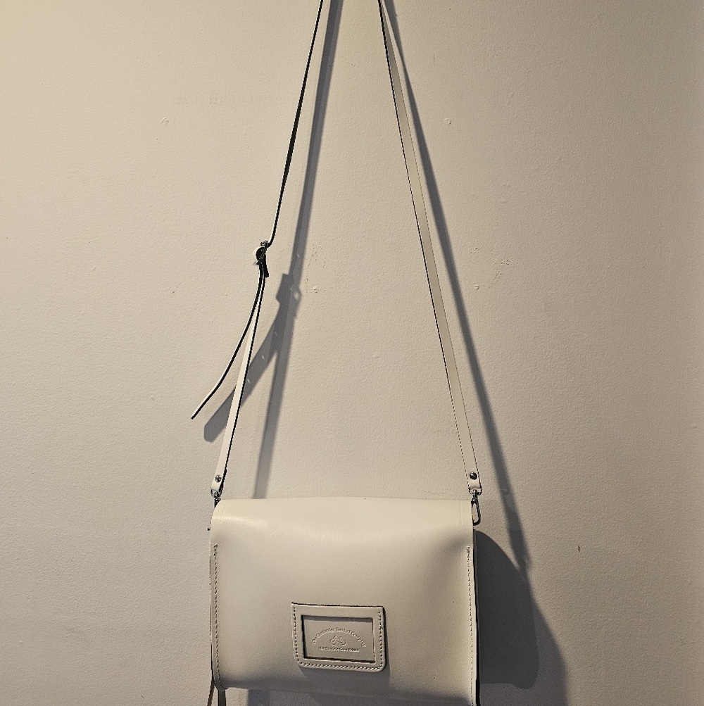 Minimalist White Leather Crossbody Bag with Adjustable Strap - Picture 8 of 8